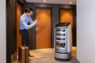 Minibar war gestern! Roomservice-Roboter sind heute!-Hotelimpulse