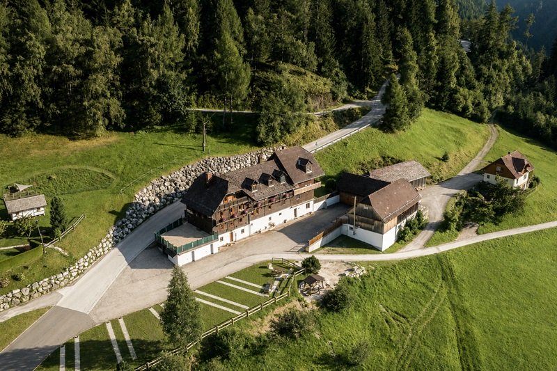 Ertlschweigerhaus im Donnersbachtal mit Appartements, Aussichtscamping und Berglage in Schladming-Dachstein