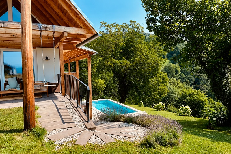 Raum und Reben Kitzeck im Sausal mit Terrasse, Pool und Blick ins Grüne